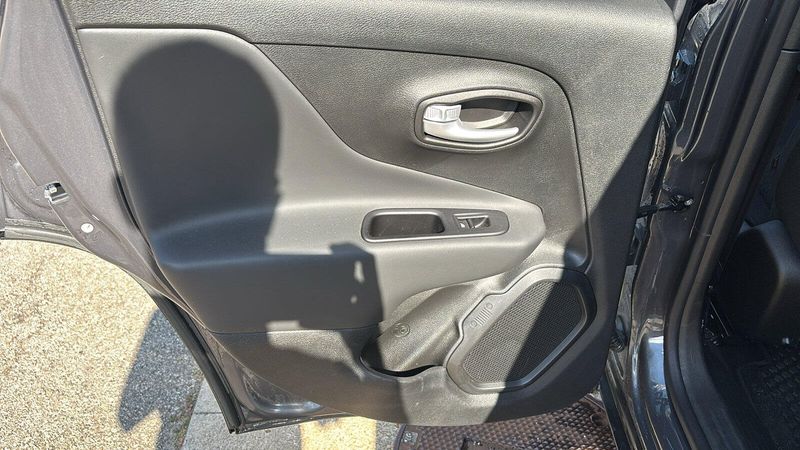 Used 2023 Jeep Renegade LatitudeImage 7