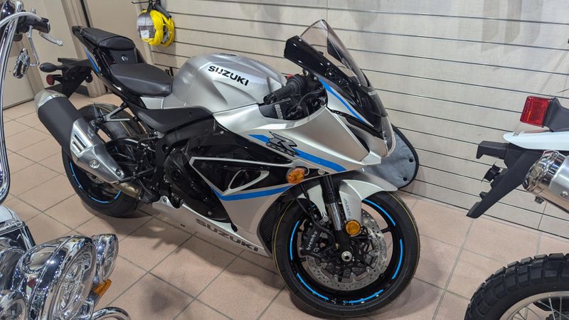 2025 Suzuki GSXR 1000Image 4