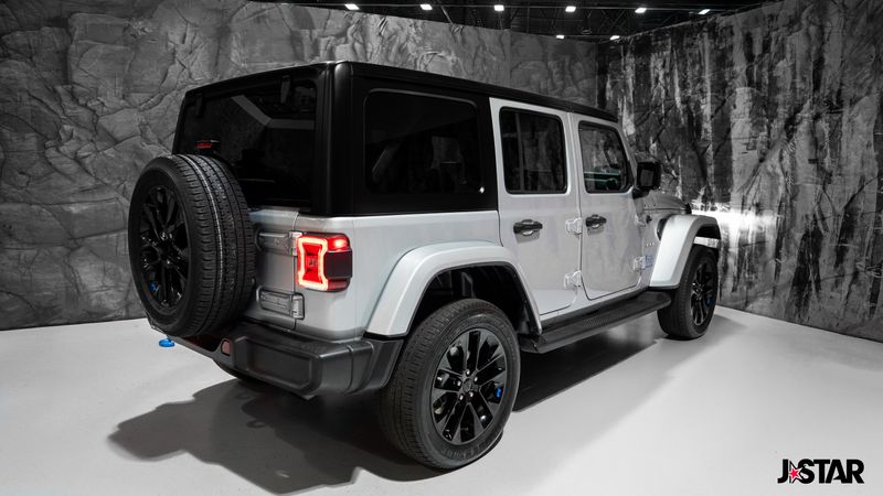 2023 Jeep Wrangler Sahara 4xe photo 23