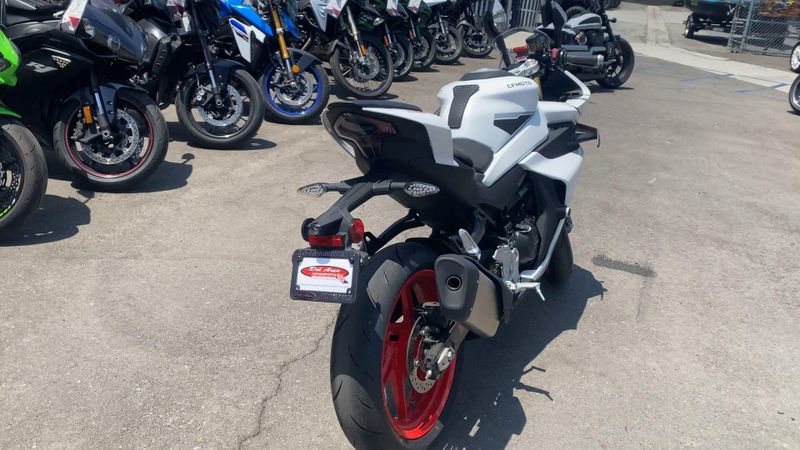 Used 2025 CFMOTO 450SS Image 3