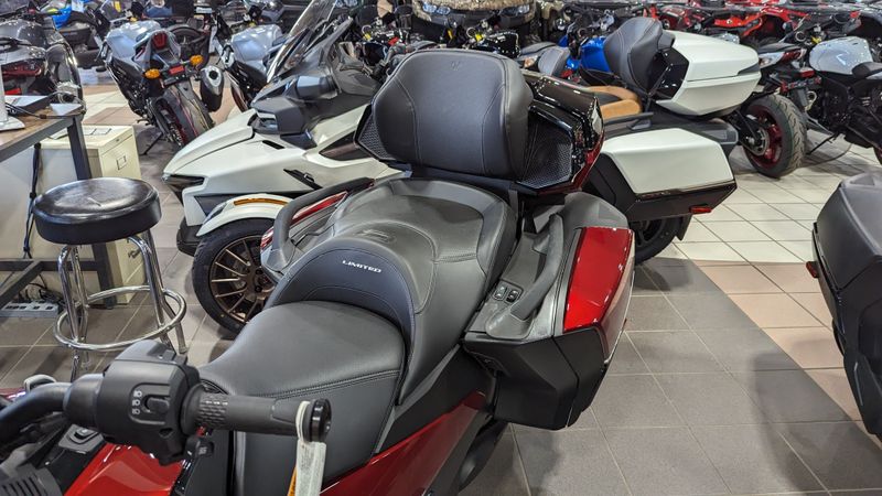 2024 CAN-AM SPYDER RT LIMITED DEEP MARSALA METALLIC WITH PLATINUMImage 13