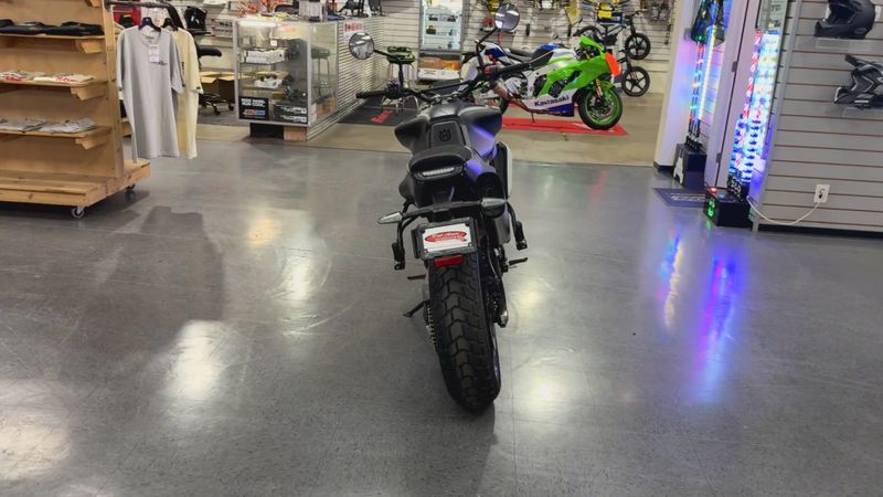 New 2025 Husqvarna SVARTPILEN 801 Image 3