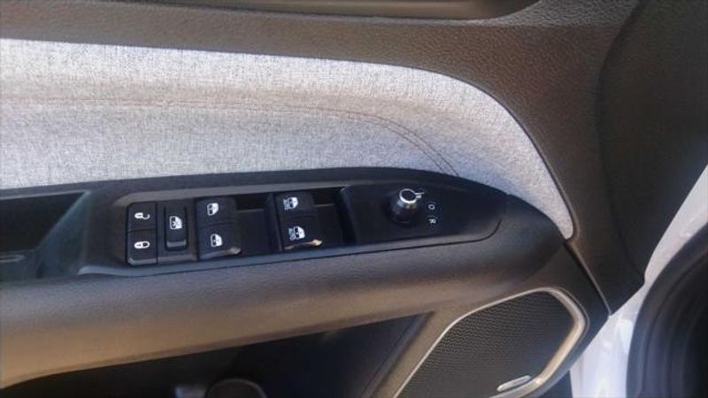 2022 Jeep Compass Latitude Lux photo 9