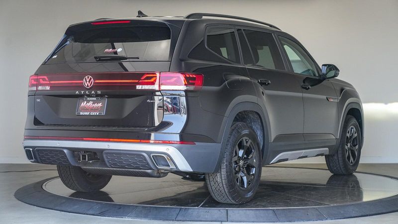New 2025 Volkswagen Atlas 2.0T Peak EditionImage 4