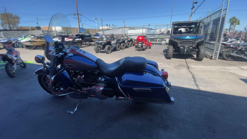 Used 2017 Harley-Davidson ROAD KING Image 6