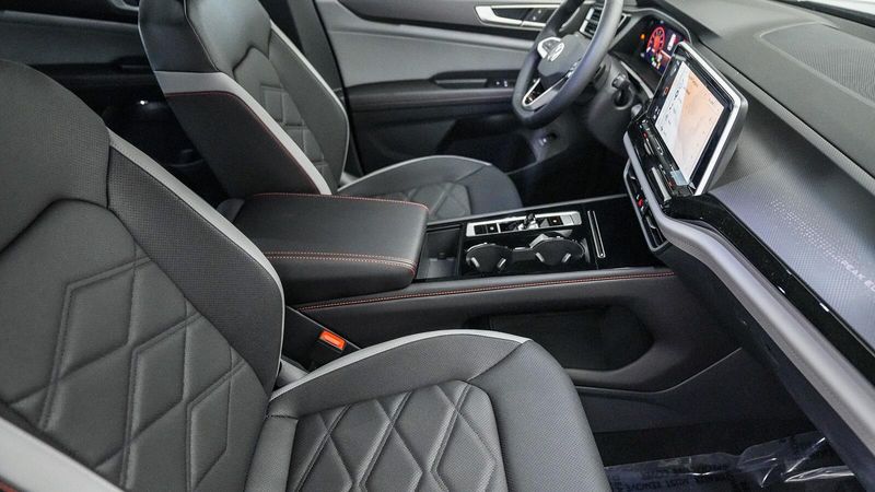 New 2025 Volkswagen Atlas 2.0T Peak EditionImage 17