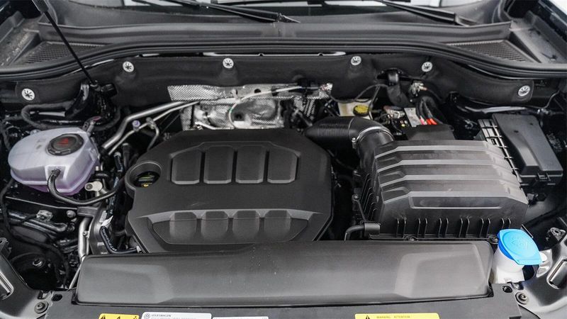 New 2025 Volkswagen Atlas 2.0T SEL Premium R-LineImage 12