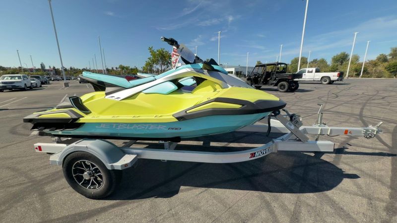 New 2023 Sea-Doo MOVE II AL Image 2