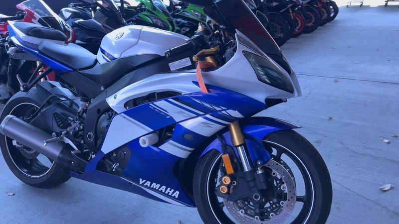 Used 2014 Yamaha YZF-R6 CA Image 6