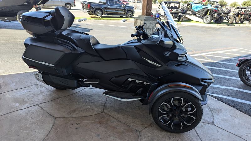 2022 Can-Am SPYDER BASEImage 1