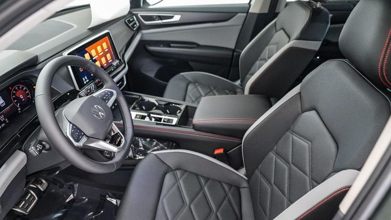 New 2025 Volkswagen Atlas 2.0T Peak EditionImage 18