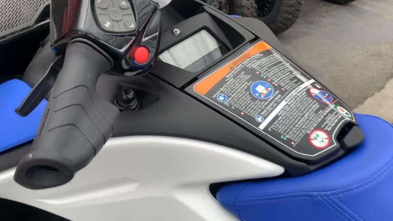 New 2025 Sea-Doo SPARK FOR 3 90 CONVENIENCE PACKAGE (SOUND SYSTEM) Image 7