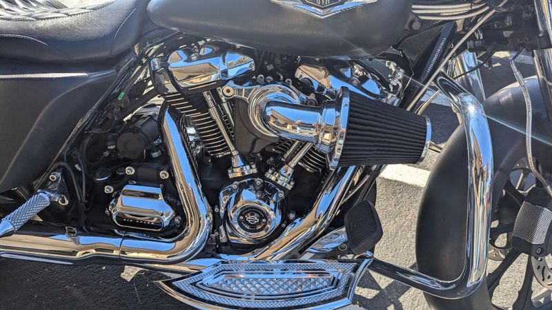 2019 HARLEY ROAD KING BASEImage 9