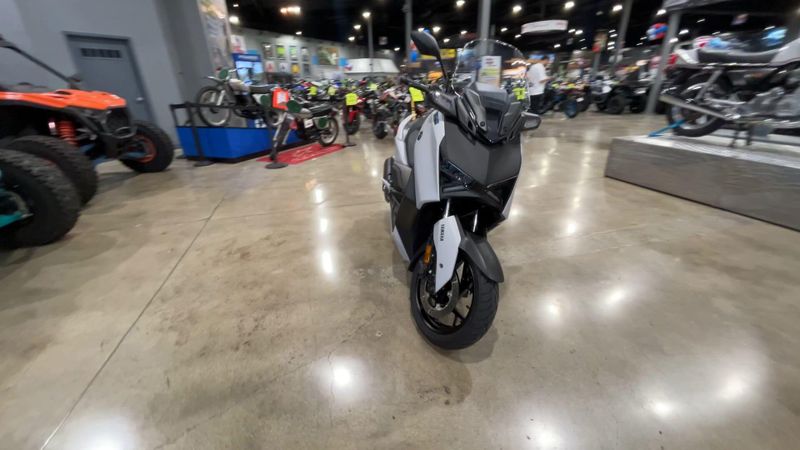 Used 2023 Yamaha Xmax Image 3