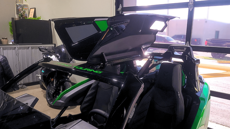 NEW 2026 POLARIS SLINGSHOT GRAND TOURING AUTODRIVE Image 4