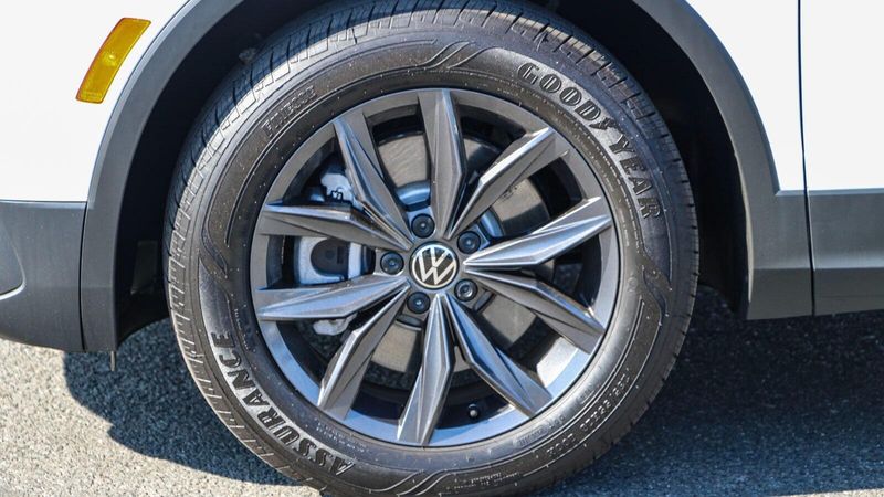 2023 Volkswagen Tiguan 2.0T SEImage 9