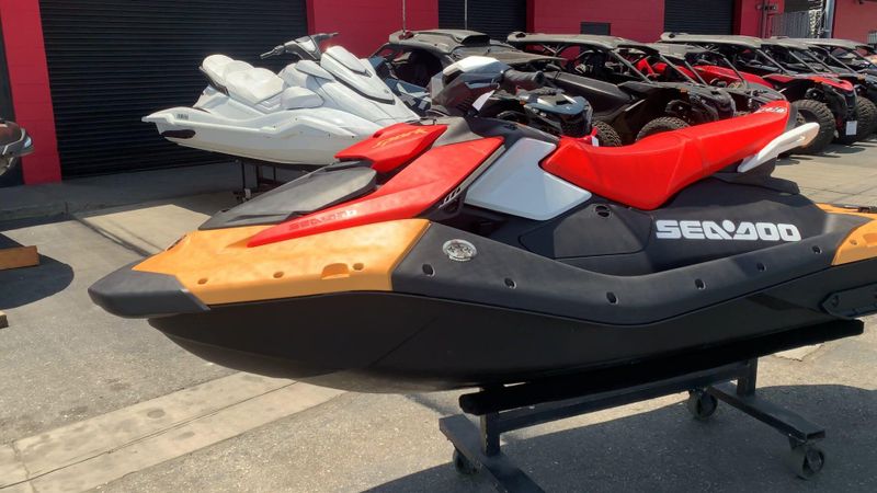 New 2024 Sea-Doo SPARK FOR 3 90 CONVENIENCE PACKAGE Image 2
