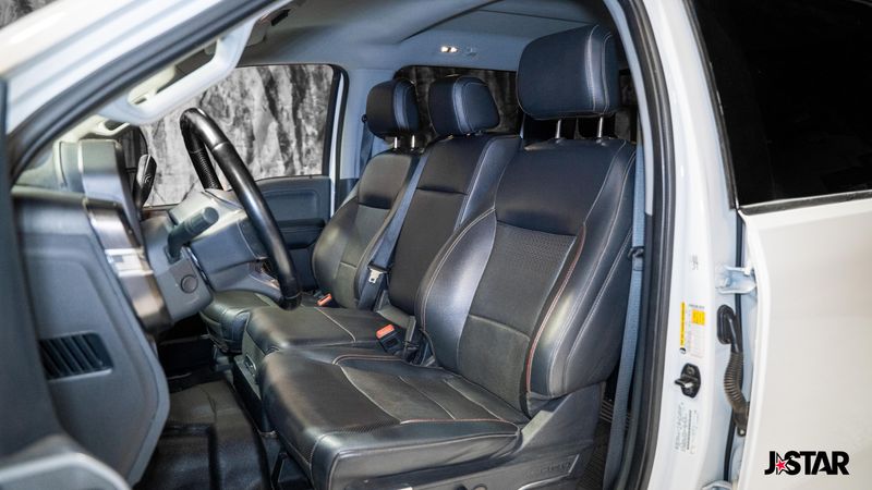 2023 Ford F-250 Lariat photo 2