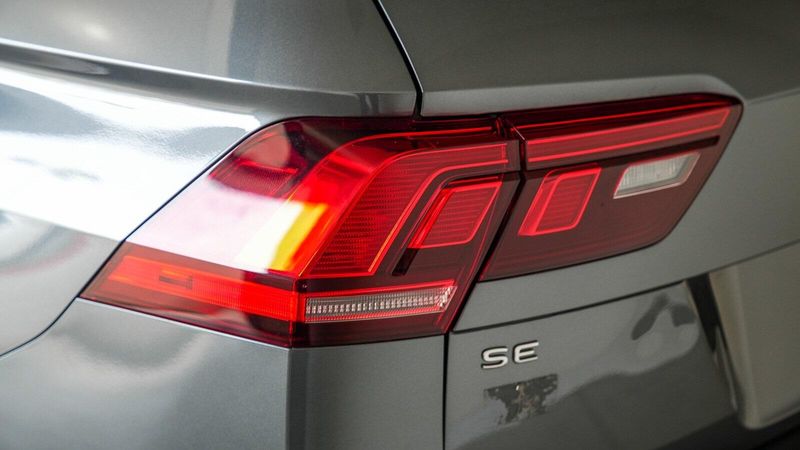 2022 Volkswagen Tiguan 2.0T SEImage 9