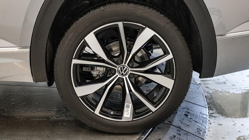 2025 Volkswagen Atlas 2.0T SEL Premium R-LineImage 9