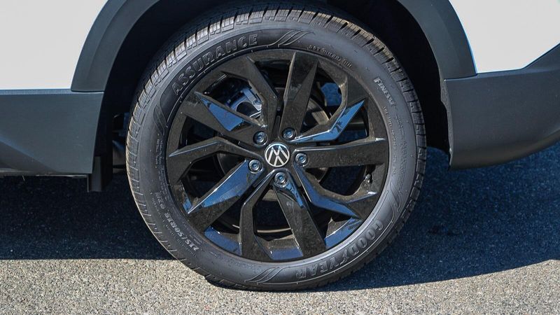 2024 Volkswagen Taos 1.5T SEImage 9