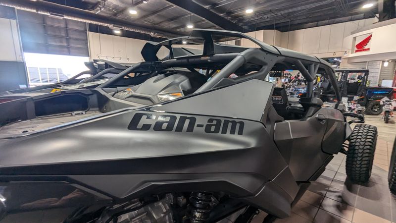 2025 Can-Am MAVERICK R MAX X 999T DCT TRIPLE BLACKImage 9