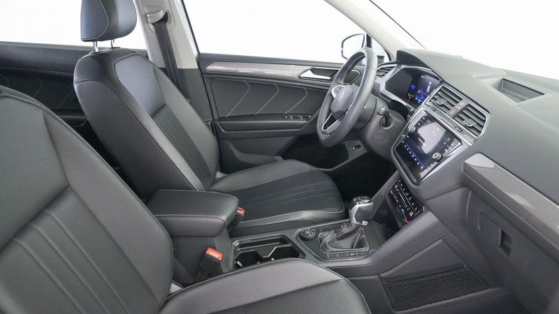 2022 Volkswagen Tiguan 2.0T SEImage 16