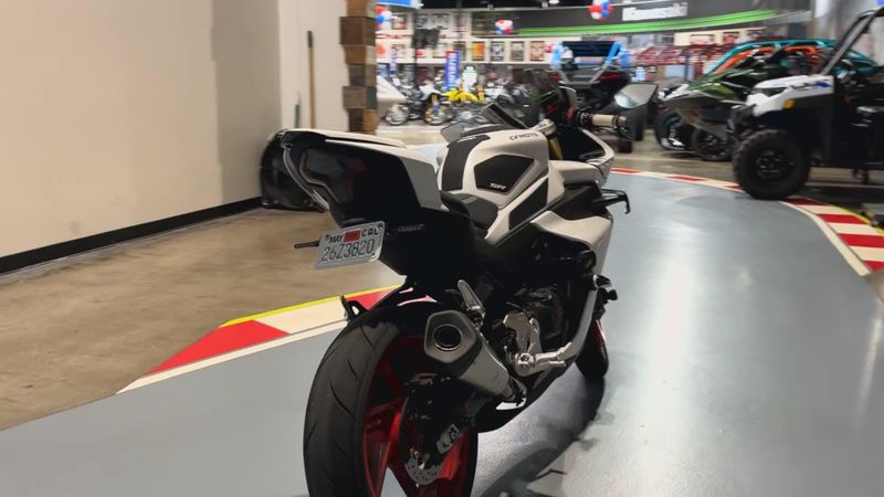 Used 2025 CFMOTO 450SS CF400-6US Image 3