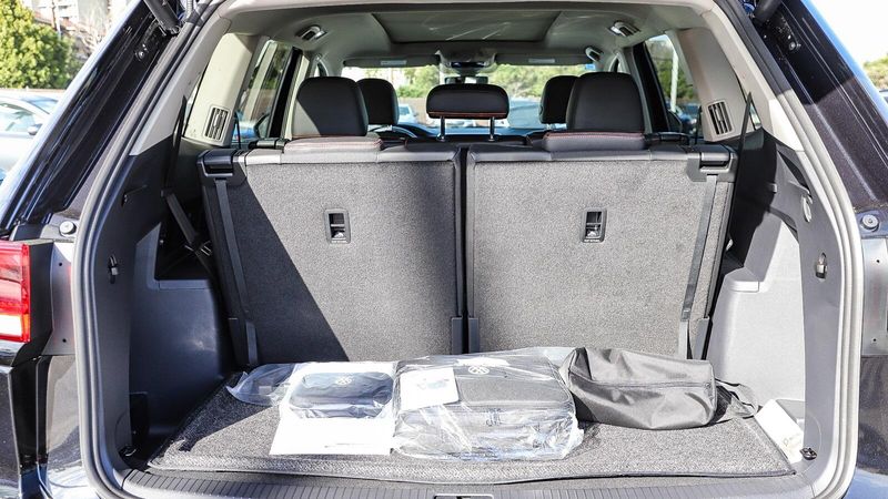 2025 Volkswagen Atlas 2.0T Peak Edition SEImage 11