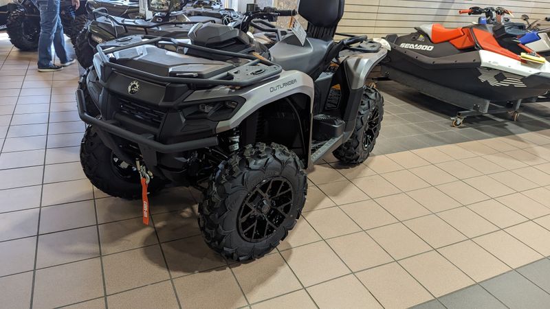 2024 CAN-AM ATV OUTL MAX XT 700 GY 24Image 3