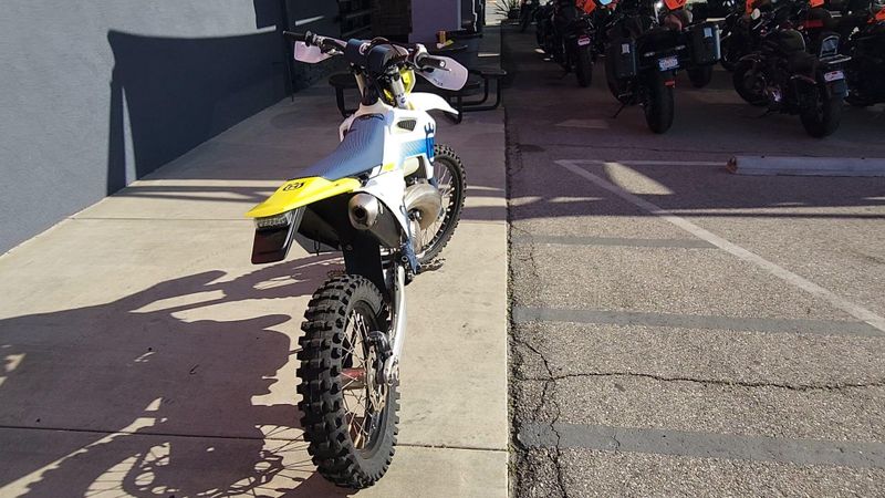 2024 HUSQVARNA TE 300  in a WHITE exterior color. Del Amo Motorsports of Los Angeles (562) 262-9181 delamomotorsports.com 