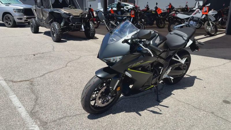New 2026 Honda CBR650R E-CLUTCH Image 4