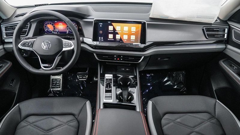 New 2025 Volkswagen Atlas 2.0T Peak EditionImage 12