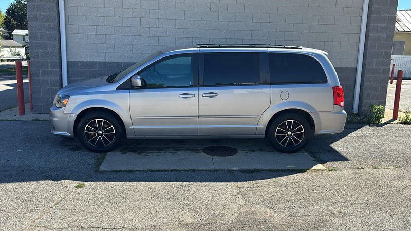 2017 Dodge Grand Caravan GT photo 2