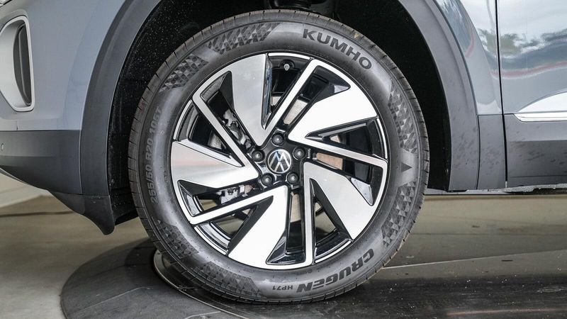 New 2025 Volkswagen Atlas 2.0T SELImage 10