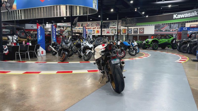 Used 2022 Yamaha YZF-R1 CA Image 3