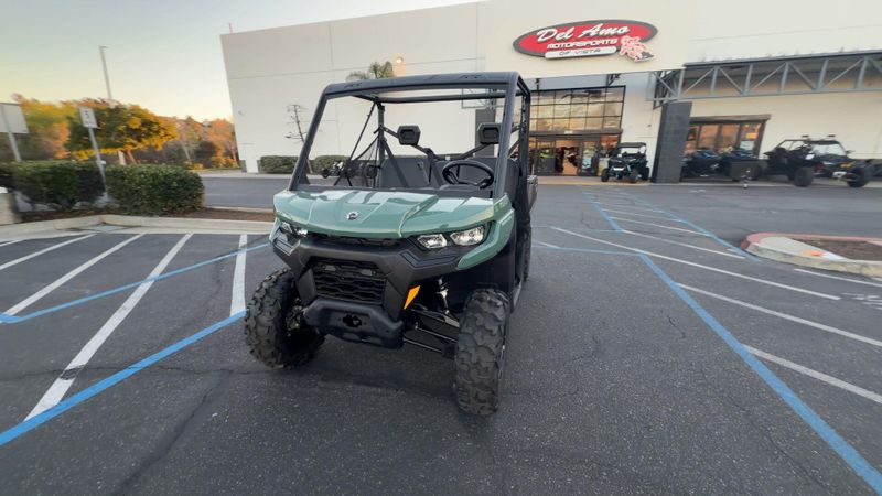 New 2025 Can-Am DEFENDER DPS HD9 Image 4