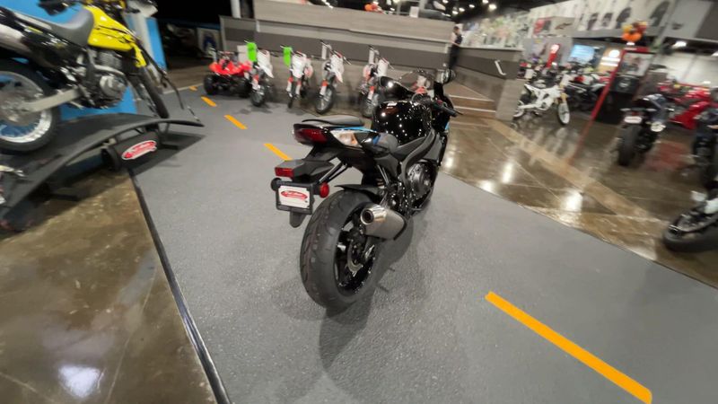 New 2027 Suzuki GSX-R750 Image 8