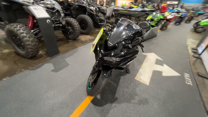 Used 2024 Kawasaki NINJA ZX-4RR Image 3
