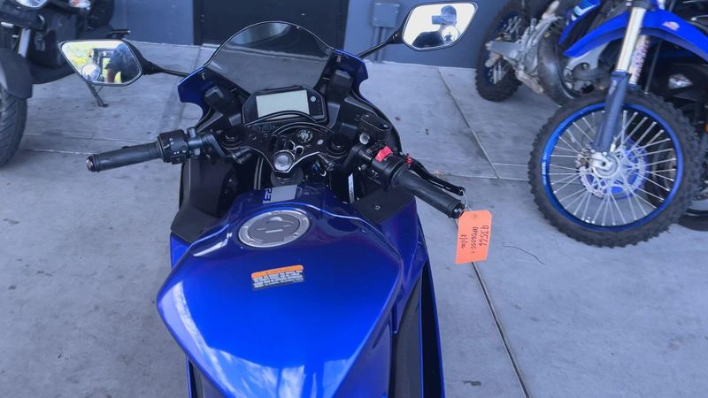 Used 2021 Yamaha YZF-R3 ABS Image 2