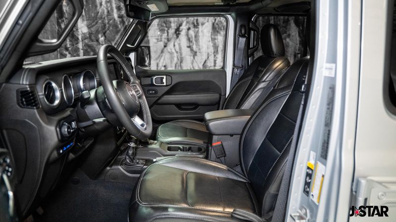 2023 Jeep Wrangler Sahara 4xe photo 3