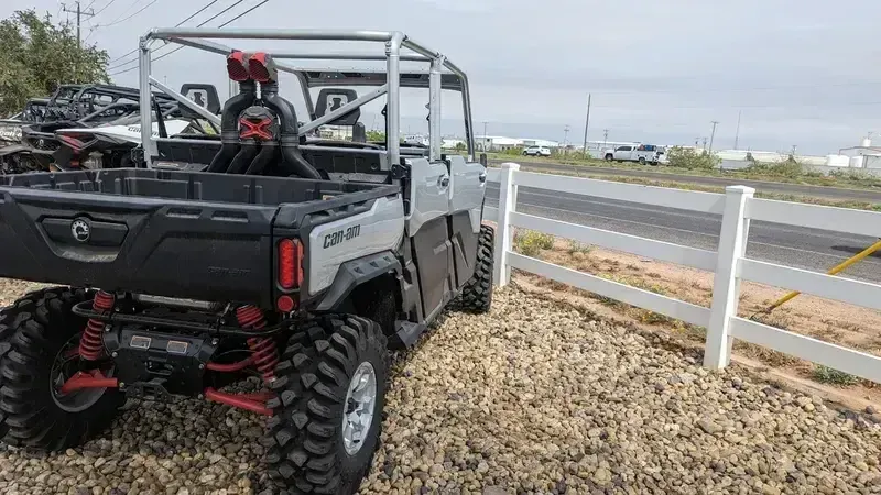 2025 Can-Am DEFENDER MAX X MR WITH HALF DOORS HYPER SILVER AND LEGION REDImage 9