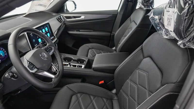 2025 Volkswagen Atlas Cross Sport 2.0T SEImage 18