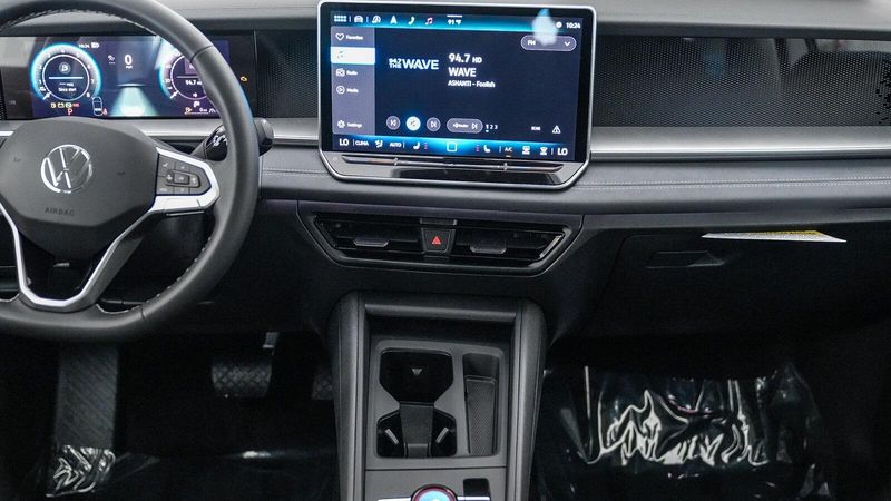 New 2025 Volkswagen Tiguan 2.0T SEImage 14