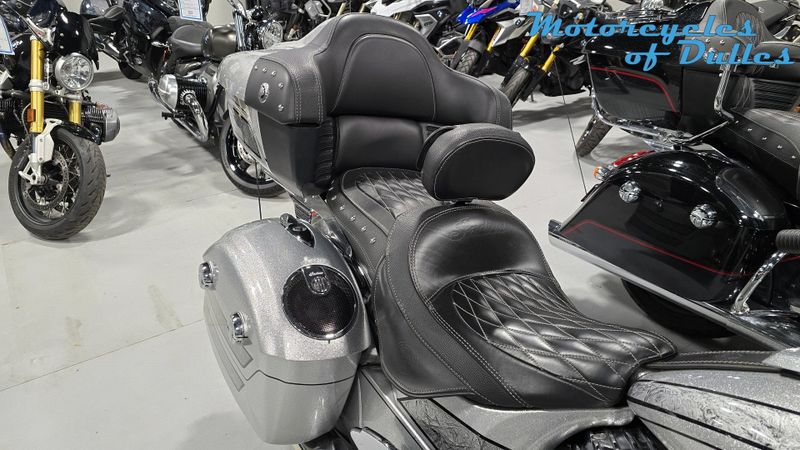 2018 Indian Motorcycle Chieftain Elite Image 2