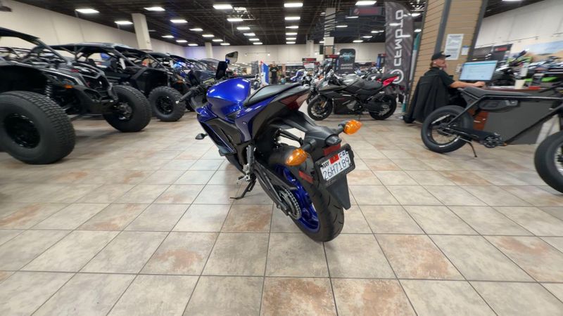 Used 2023 Yamaha YZF-R3 ABS Image 7