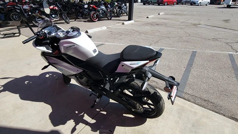 New 2025 CFMOTO 300SS Image 9