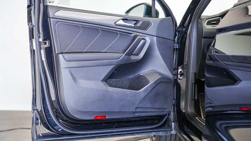 2023 Volkswagen Tiguan 2.0T SE R-Line BlackImage 20