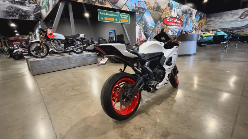 2023 Yamaha YZF-R7 Image 8