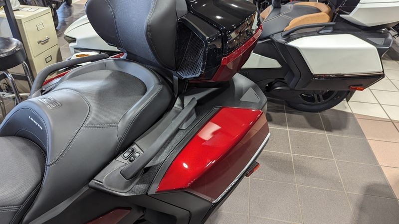 2024 CAN-AM SPYDER RT LIMITED DEEP MARSALA METALLIC WITH PLATINUMImage 8